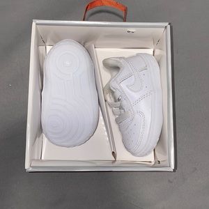 Infant unisex sneakers